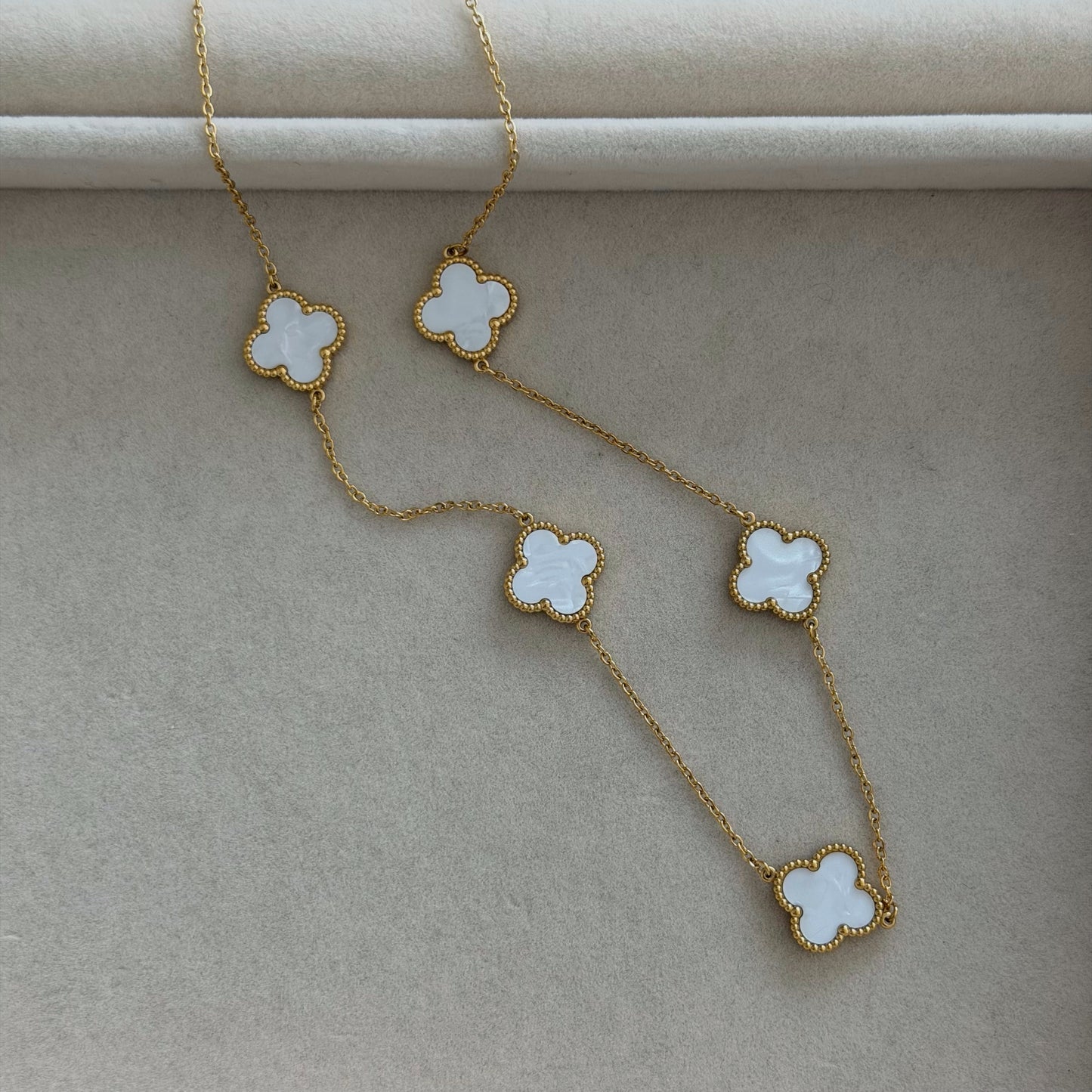 NASZYJNIK TINA biały midi