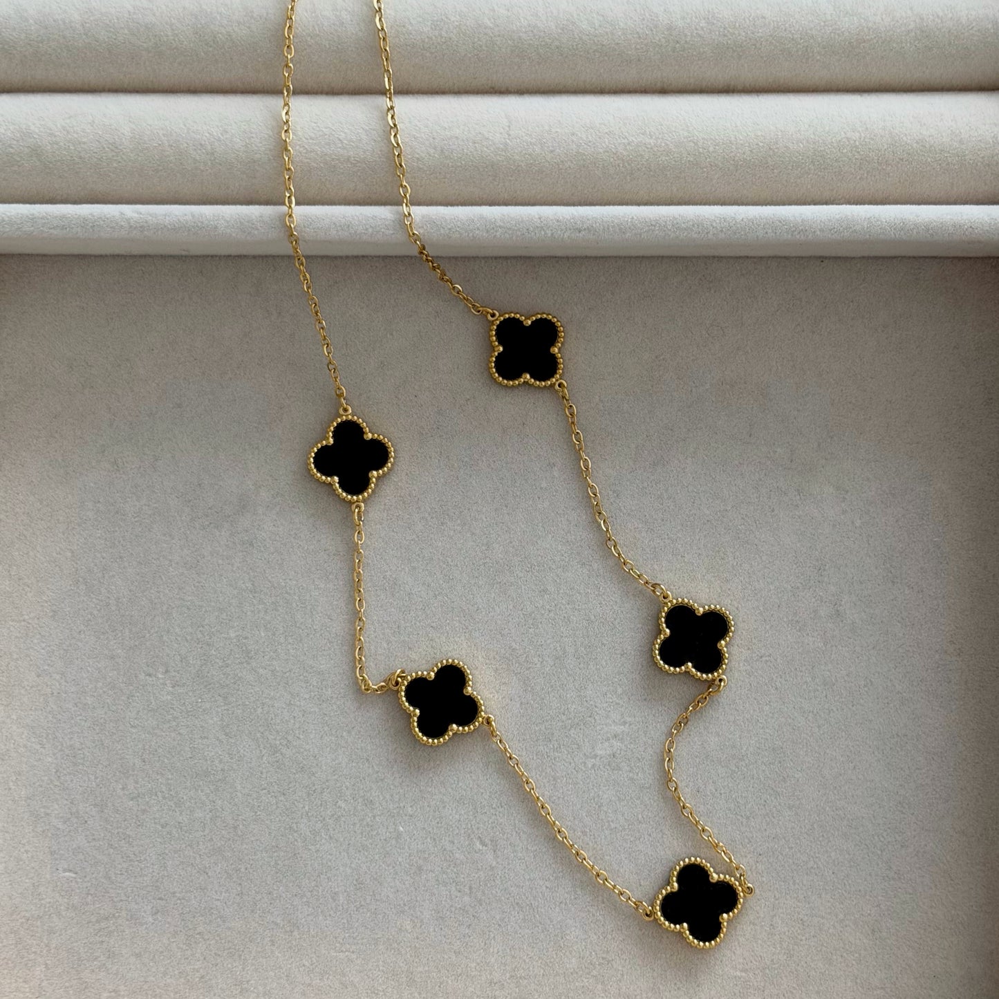 NASZYJNIK TINA czarny midi